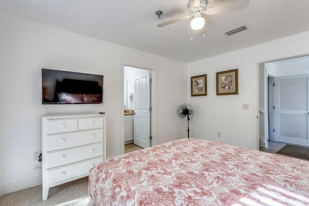 Apartment Sunny Side Up By Book That *