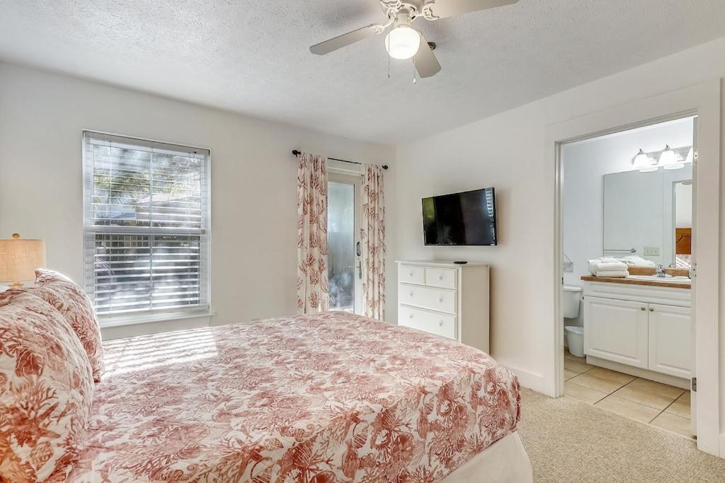 Apartment Sunny Side Up By Book That *